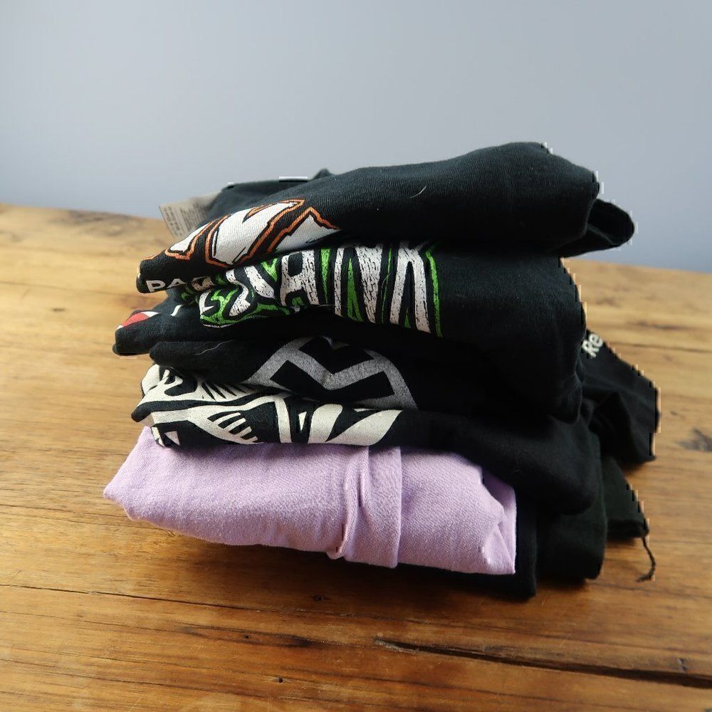T SHIRT BUNDLE ONEBLOOD HALOWEEN PRINT SIZE MEDIUM/LARGE 5 SHIRTS IN BUNDLE